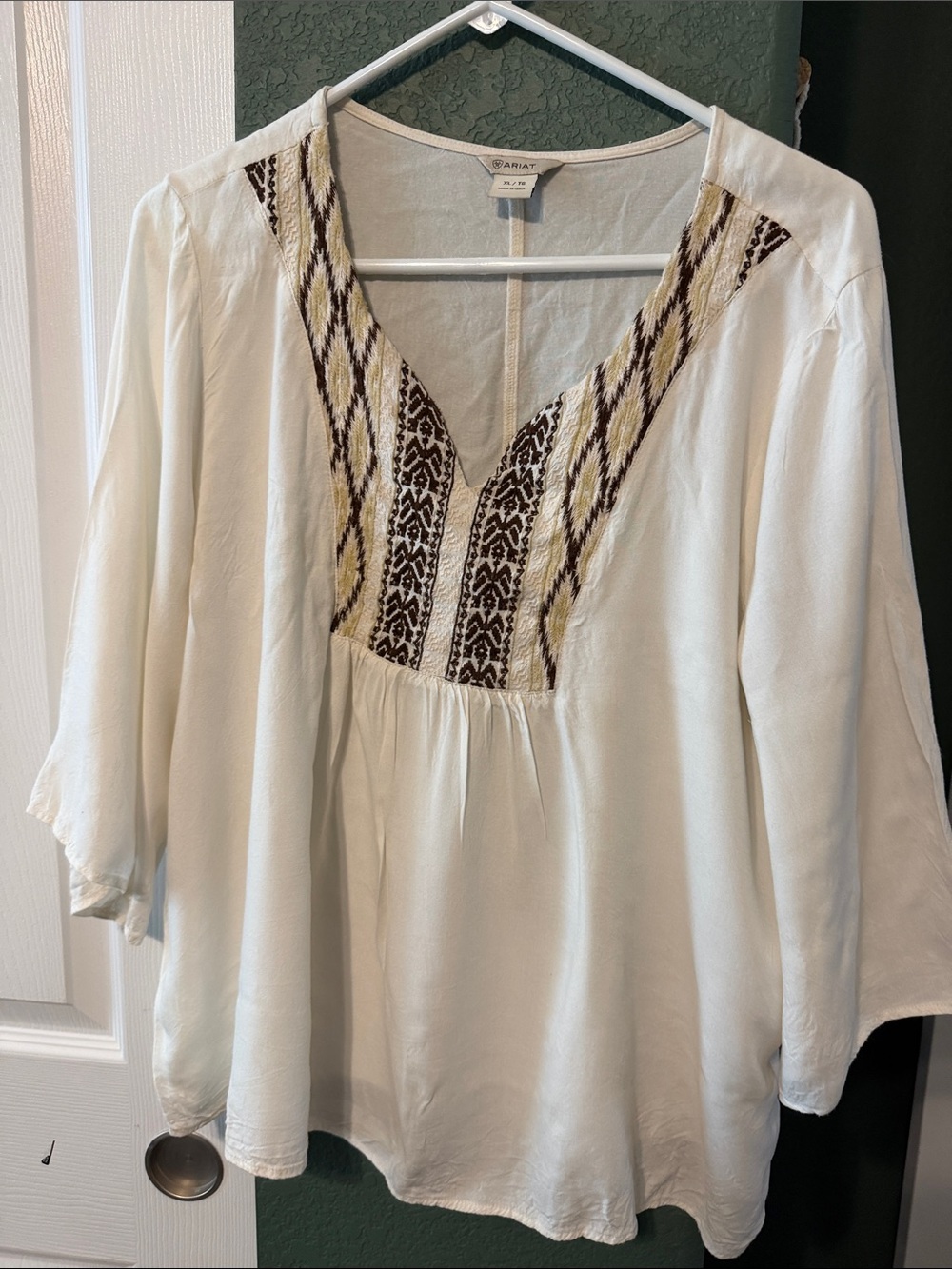 Ariat size XL Ivory V-Neck Tunic with Brown and Cream Embroidery